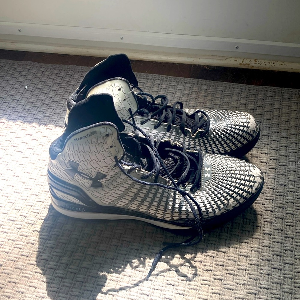 Black and white under Armour size 13 basketball shoes